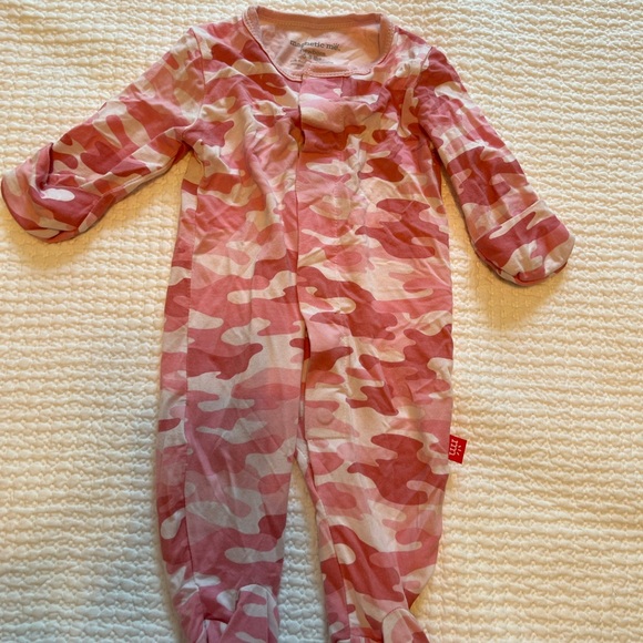 0-3 months magnetic me girl’s sleeper - Picture 1 of 2